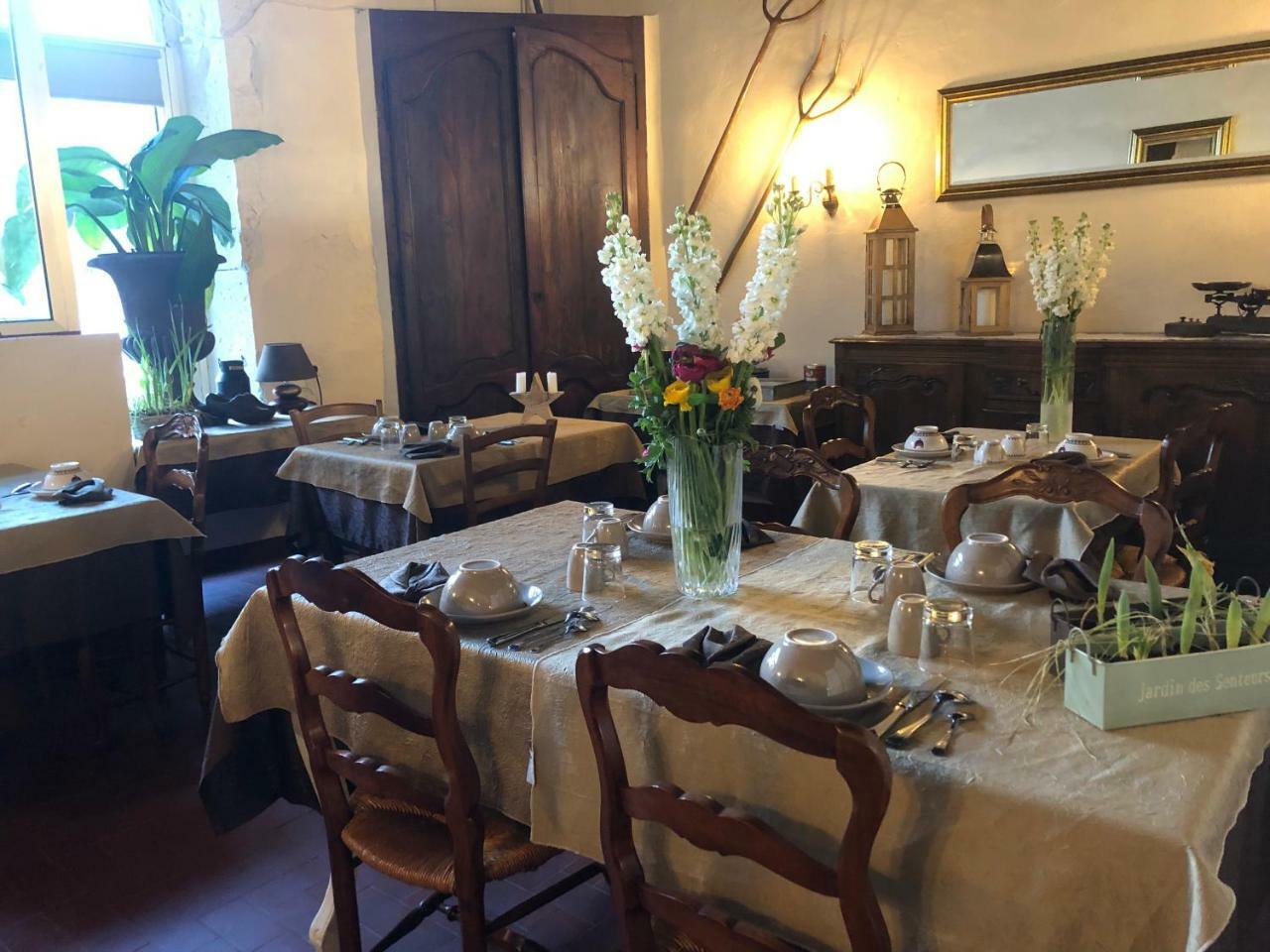 Auberge De Pachoquin Meounes-les-Montrieux Buitenkant foto